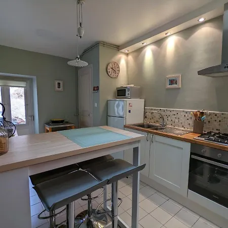 펜션 Impeccable 3-bed House In
