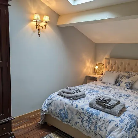 펜션 Impeccable 3-bed House In