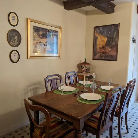 Impeccable 3-bed House In 펜션 Abzac (Charente)