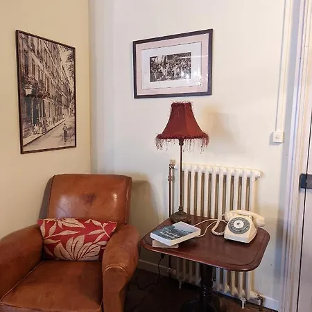 Impeccable 3-bed House In 펜션 *
